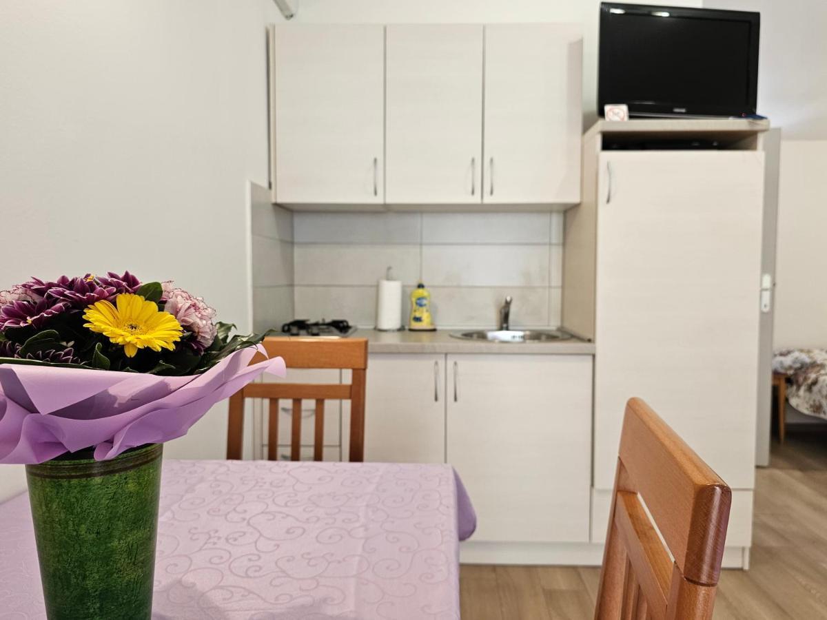 Apartments La Pergola 로비니 외부 사진