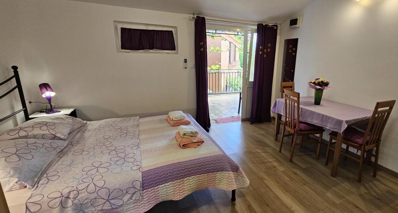 Apartments La Pergola 로비니 외부 사진