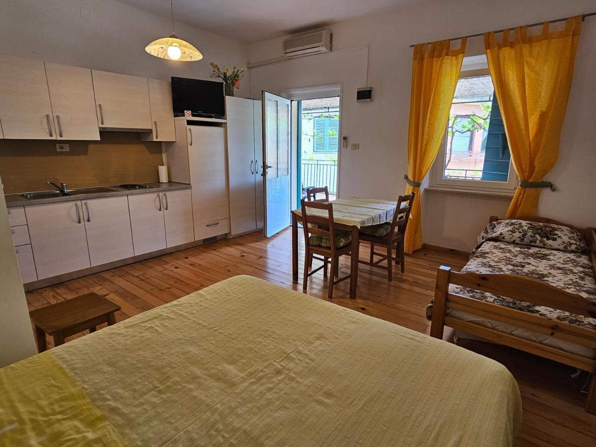 Apartments La Pergola 로비니 외부 사진