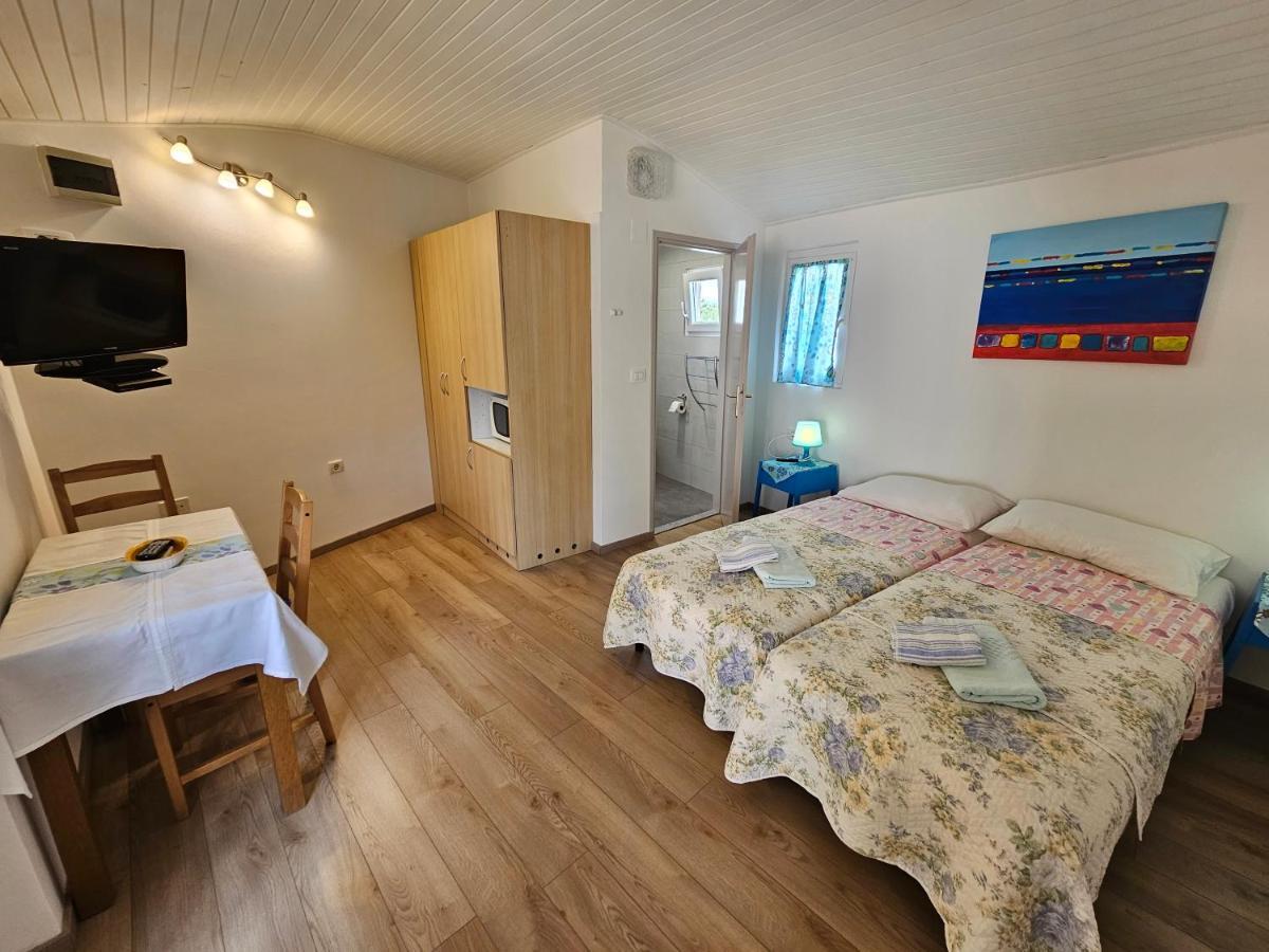 Apartments La Pergola 로비니 외부 사진