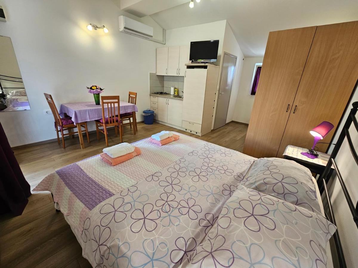 Apartments La Pergola 로비니 외부 사진