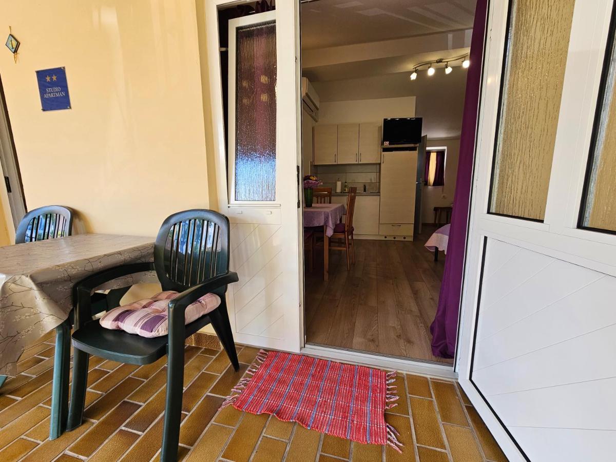 Apartments La Pergola 로비니 외부 사진
