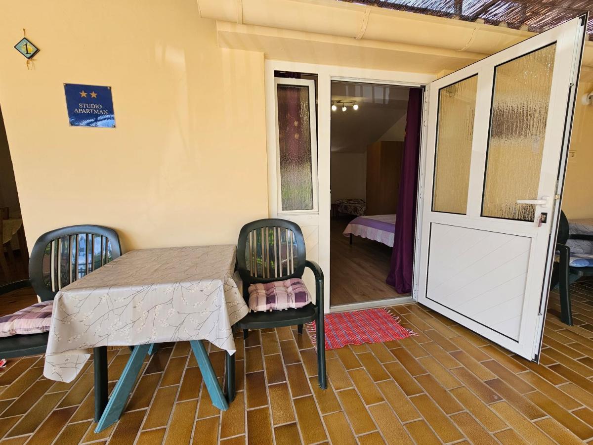 Apartments La Pergola 로비니 외부 사진