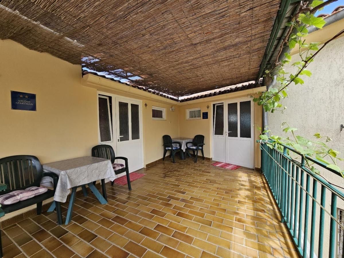 Apartments La Pergola 로비니 외부 사진